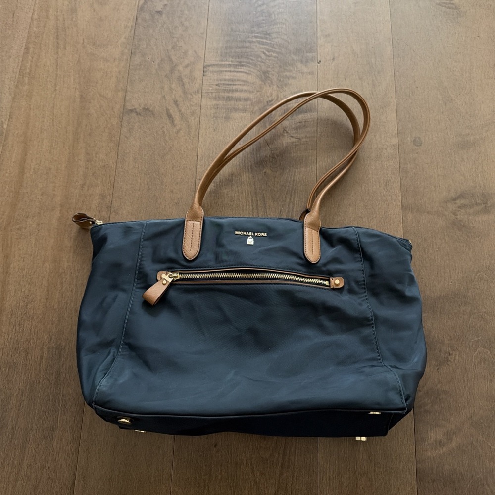 Michael Kors Navy Tote Bag Tan Leather Handles Gold Zipper Pockets Travel 13x10